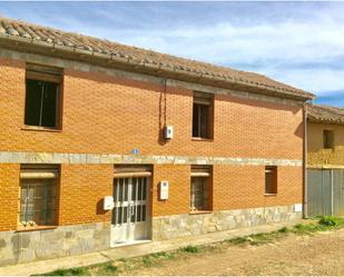 Vista exterior de Casa o xalet en venda en Pajares de los Oteros amb Jardí privat