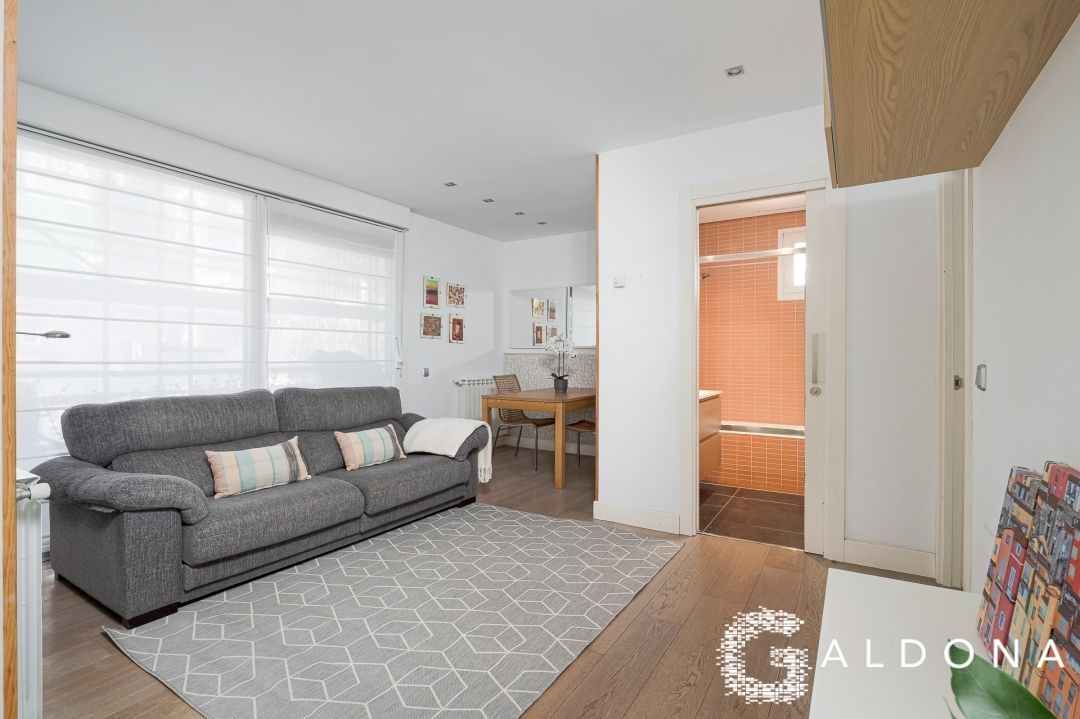 Living room of Flat for sale in Donostia - San Sebastián   with Heating, Terrace and Storage room
