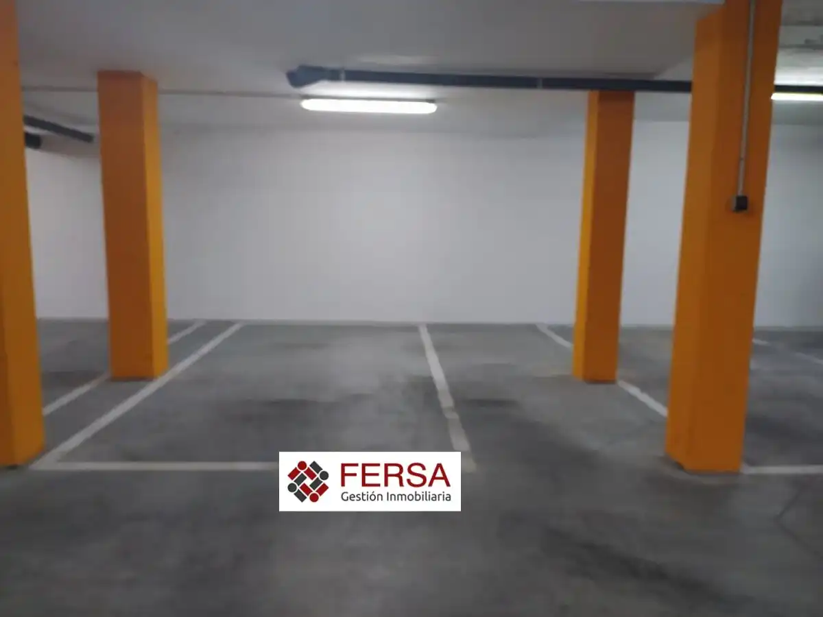 Parkplatz von Wohnung zur Miete in El Puerto de Santa María mit Klimaanlage, Heizung und Privatgarten
