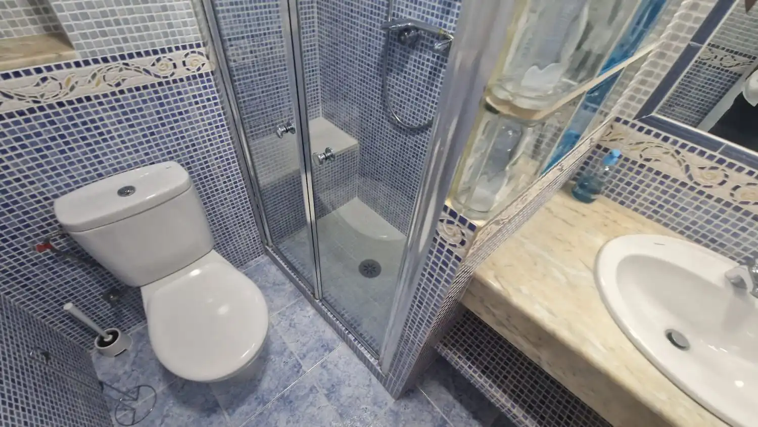 Bany de Pis de lloguer en Jaén amb Aire condicionat, Calefacció i Balcó