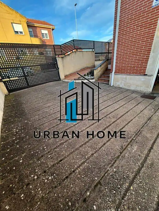 Terrassa de Casa o xalet en venda en Villaquilambre amb Calefacció, Jardí privat i Terrassa