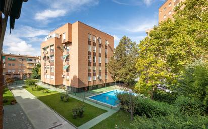 Vista exterior de Pis en venda en  Granada Capital amb Aire condicionat, Calefacció i Jardí privat