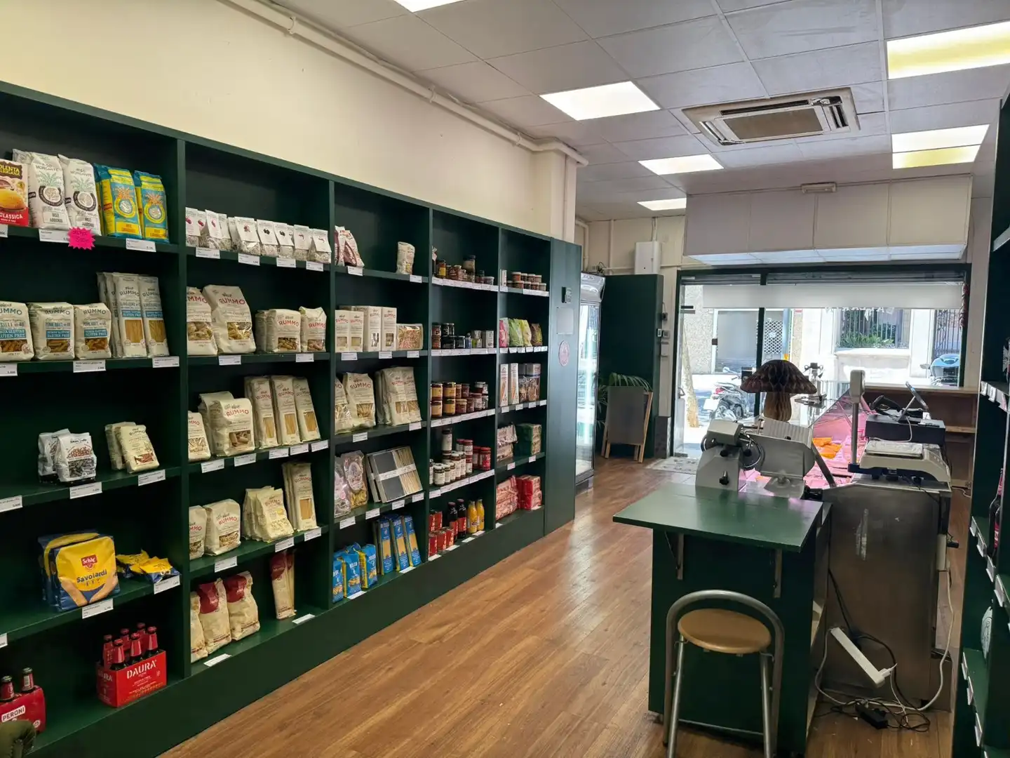 Business premises for transfer in Gràcia, imagen 2