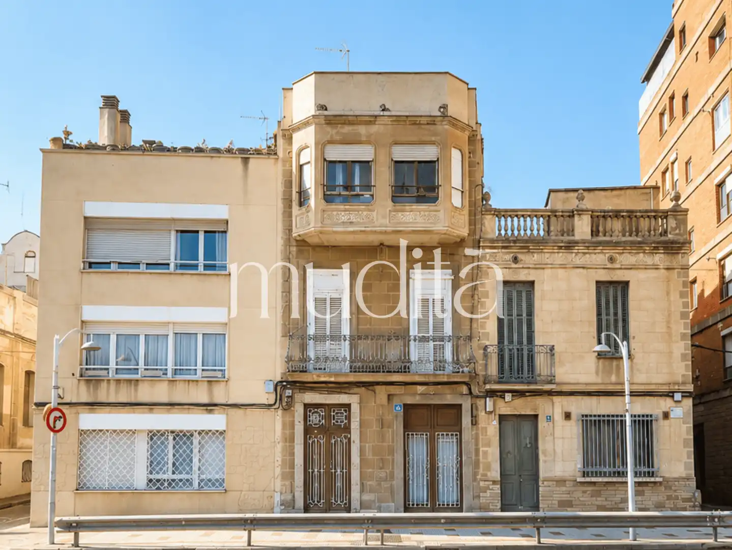 Vista exterior de Casa adosada en venta en El Masnou con Trastero y Balcón