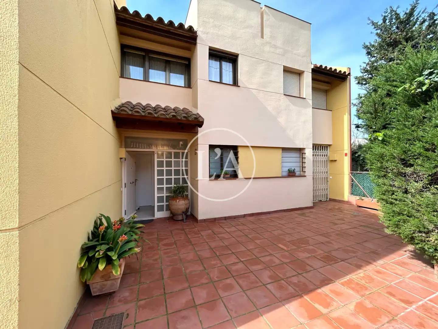 Exterior view of Single-family semi-detached for sale in Cambrils  with Air Conditioner, Heating and Private garden