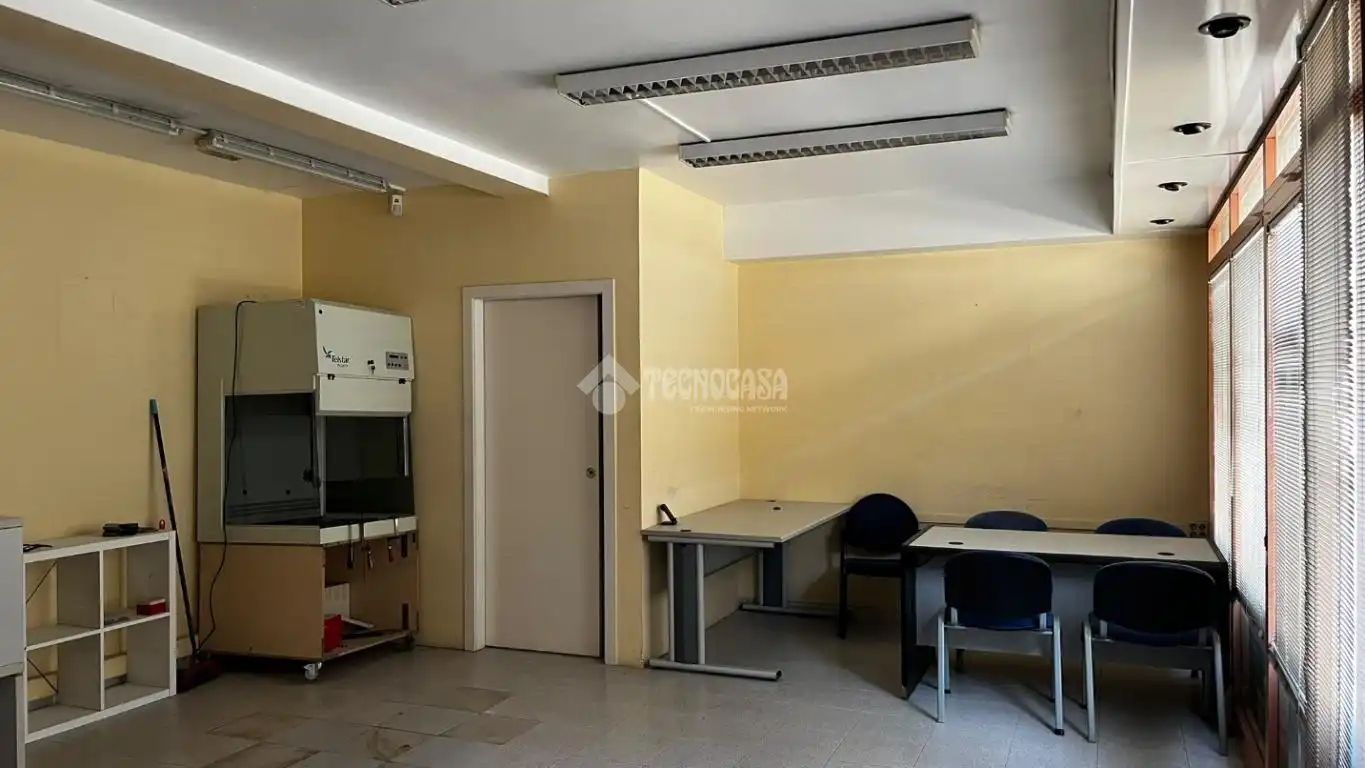 Local comercial en venda a Centre - Eixample – Can Llobet, imagen 4