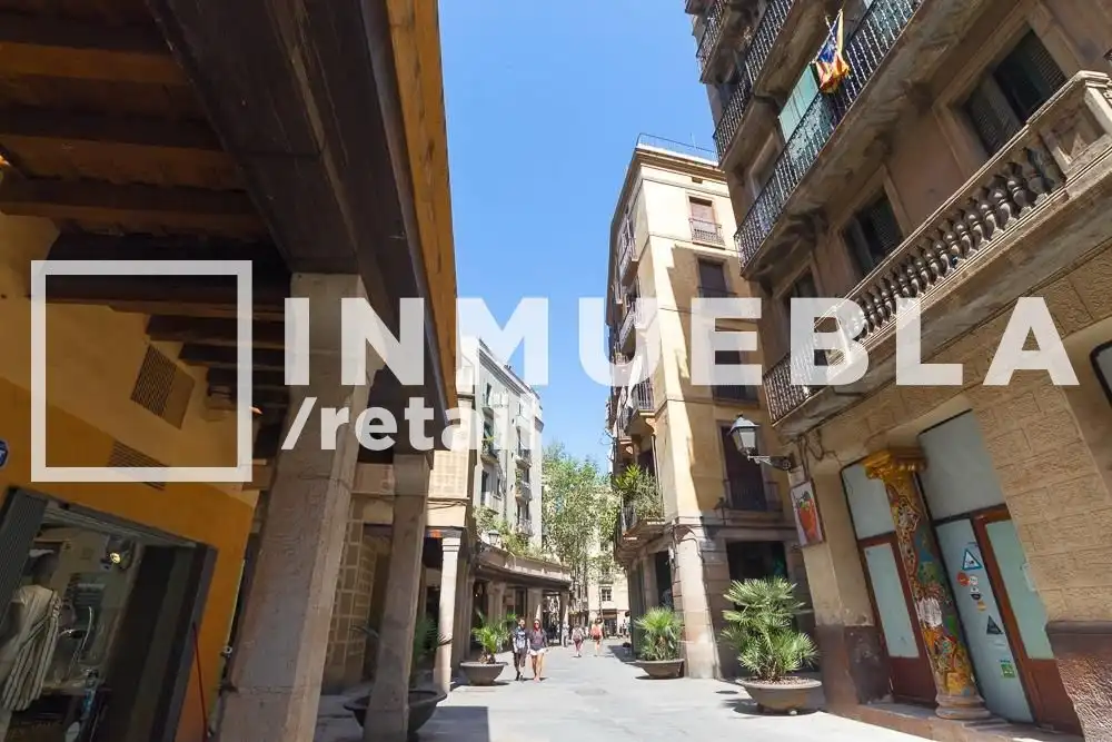 Exterior view of Commercial properties for rent in Barcelona  with Air Conditioner and Alarm