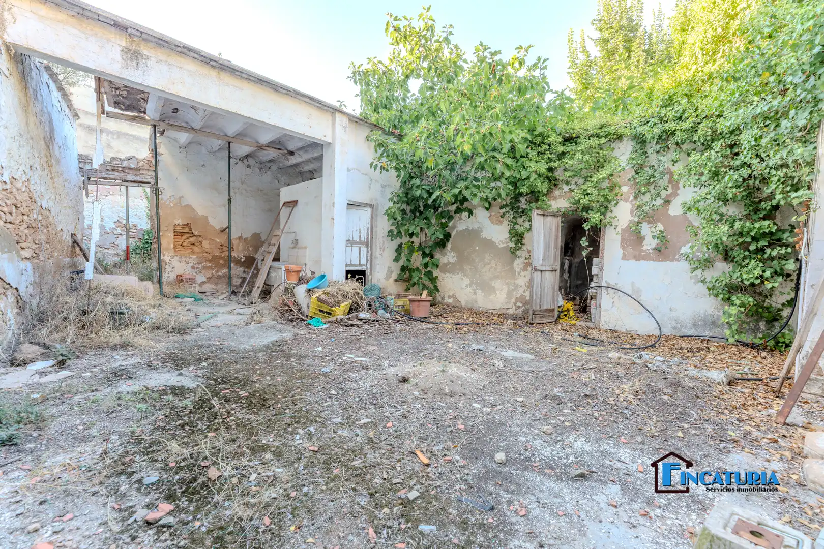 Vista exterior de Casa o xalet en venda en Riba-roja de Túria amb Jardí privat