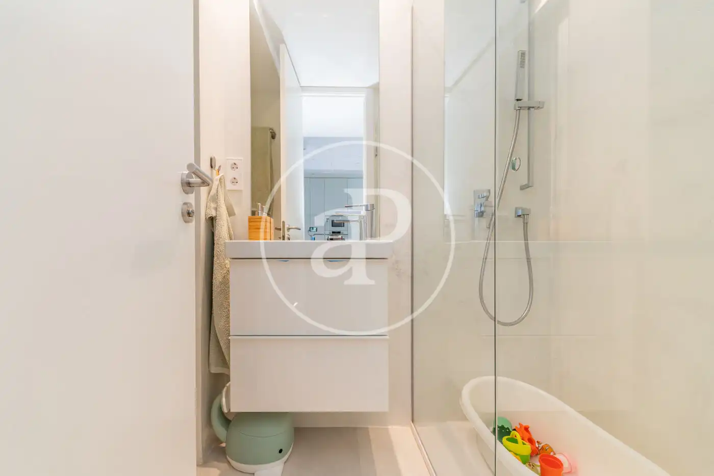 Badezimmer von Wohnung zur Miete in Madrid mit Klimaanlage, Heizung und Terrasse