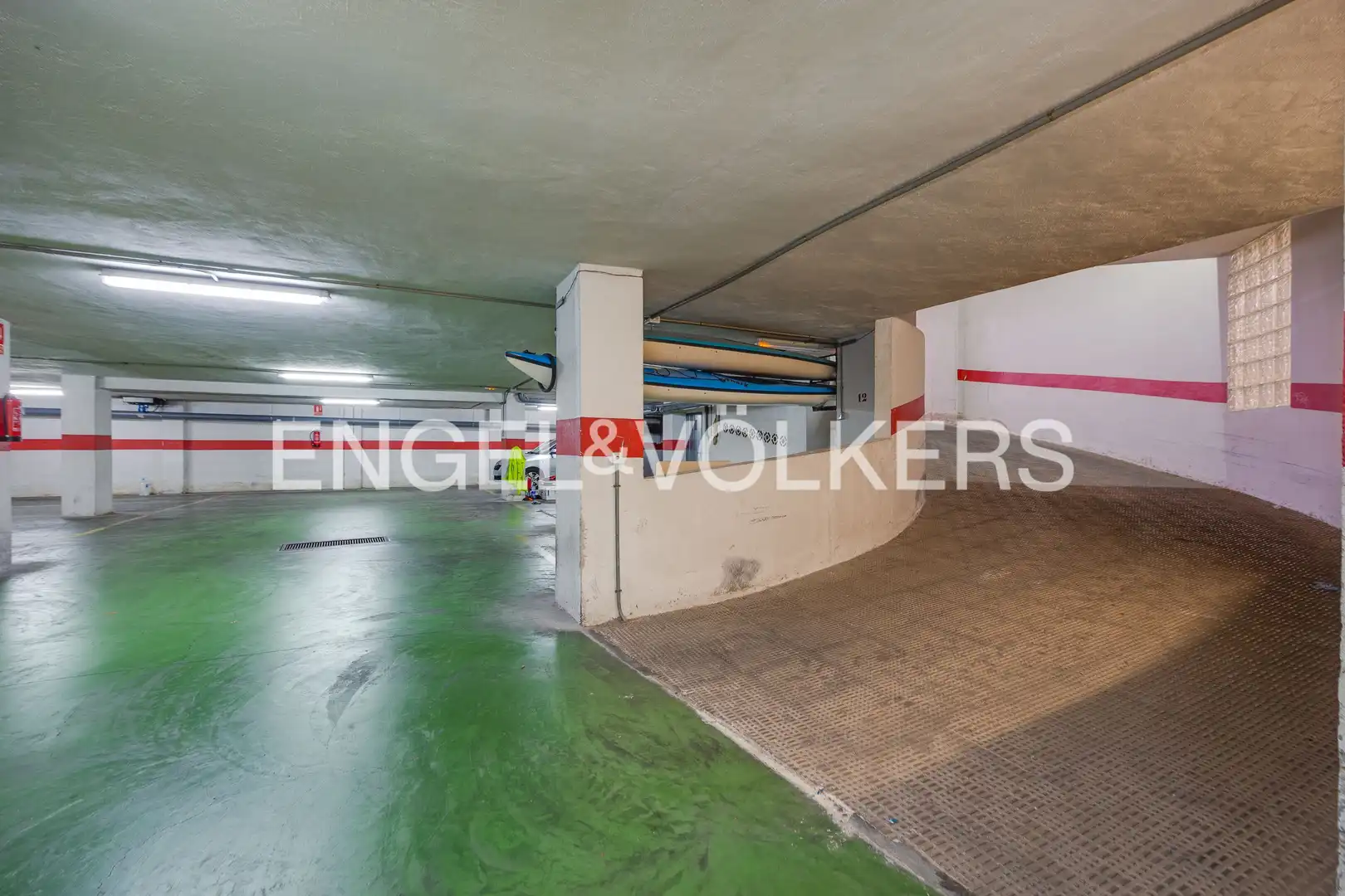 Parkplatz von Wohnung zum Verkauf in Torrevieja mit Klimaanlage, Heizung und Terrasse