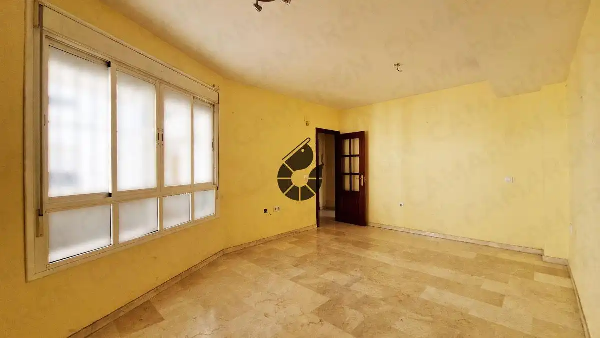 Appartamento con ascensore in vendita a Avenida Primero de Mayo, imagen 3