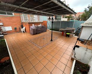 Terrassa de Casa o xalet en venda en Parla amb Aire condicionat, Calefacció i Jardí privat