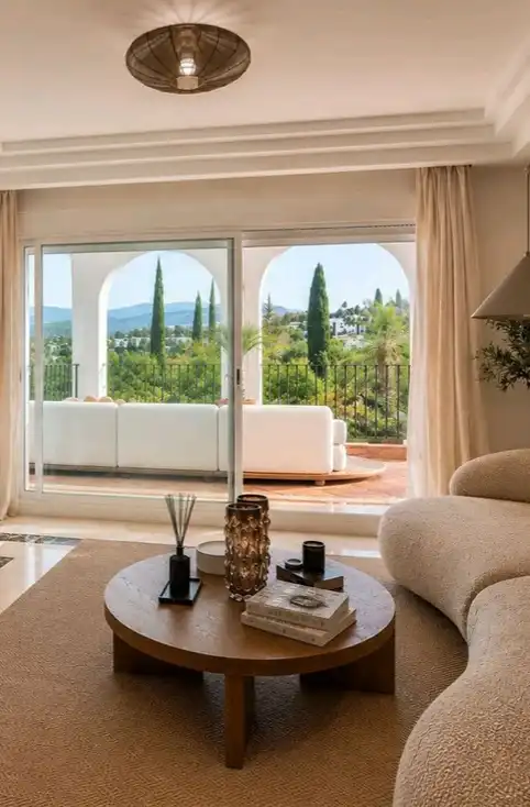Sala d'estar de Àtic en venda en Marbella amb Aire condicionat, Terrassa i Traster