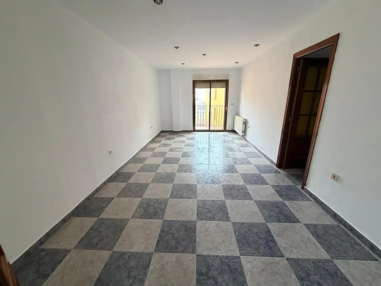 Vista exterior de Piso en venta en Arcas del Villar con Calefacción, Trastero y Balcón