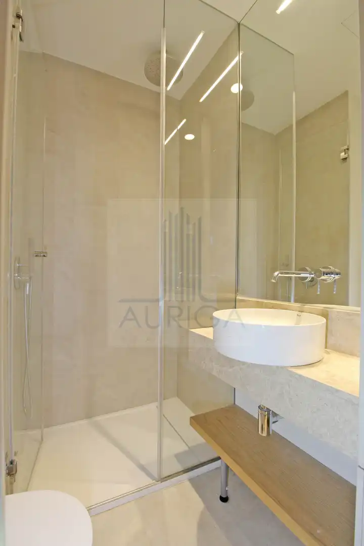 Bathroom of Office for sale in Madrid  with Air Conditioner, Heating and Terrace