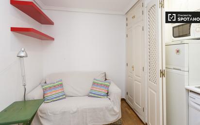 Bedroom of Flat to rent in  Madrid Capital  with Air Conditioner and Balcony