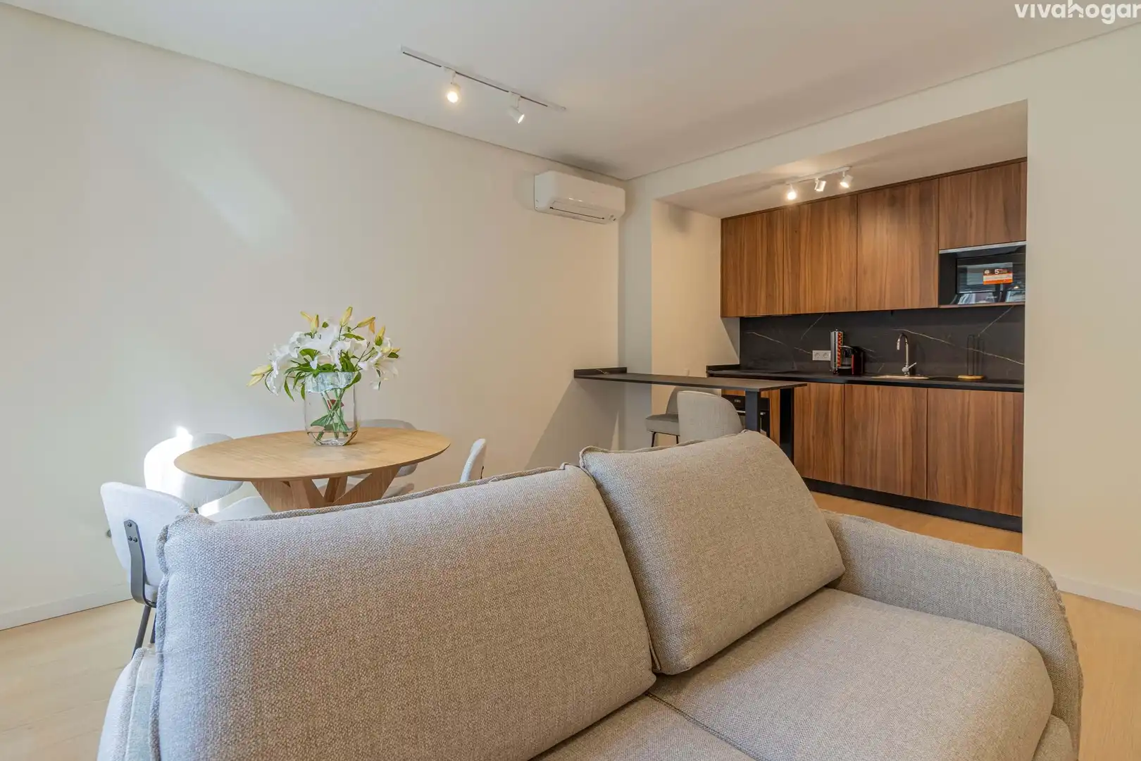 Living room of Flat for sale in Madrid  with Air Conditioner, Heating and Furnished