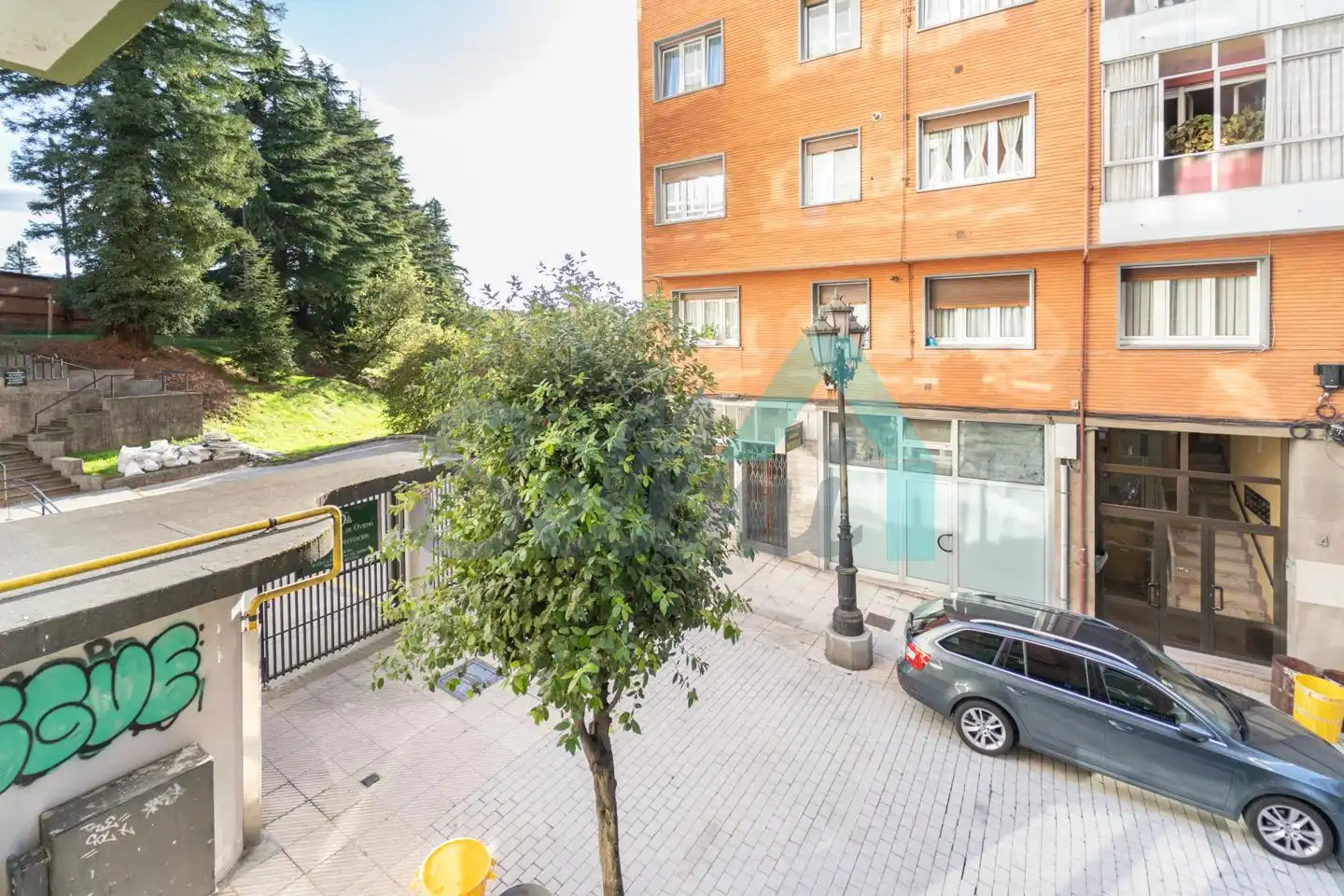 Vista exterior de Pis en venda en Oviedo  amb Calefacció