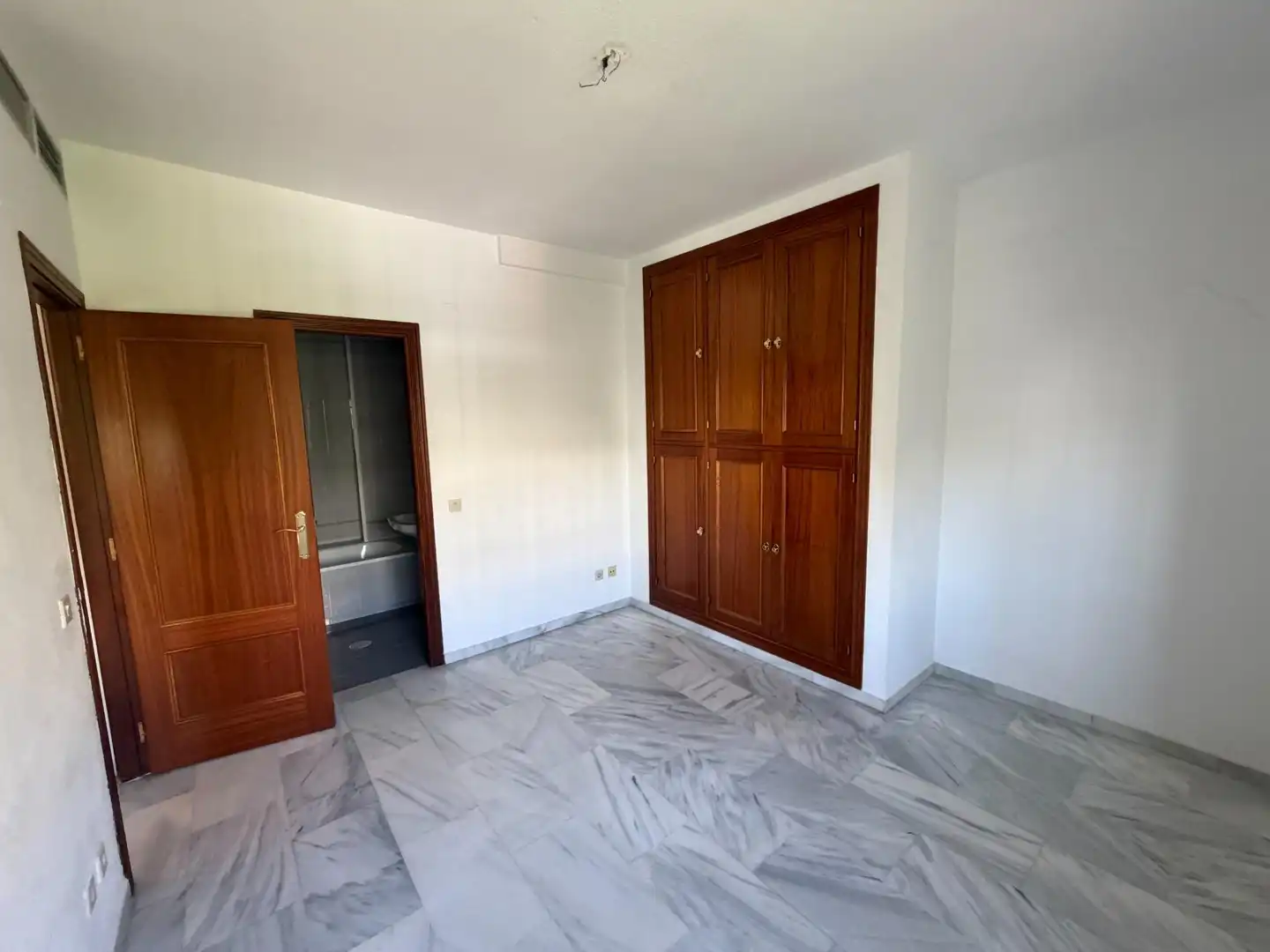 Schlafzimmer von Wohnung zur Miete in Sevilla mit Klimaanlage und Terrasse