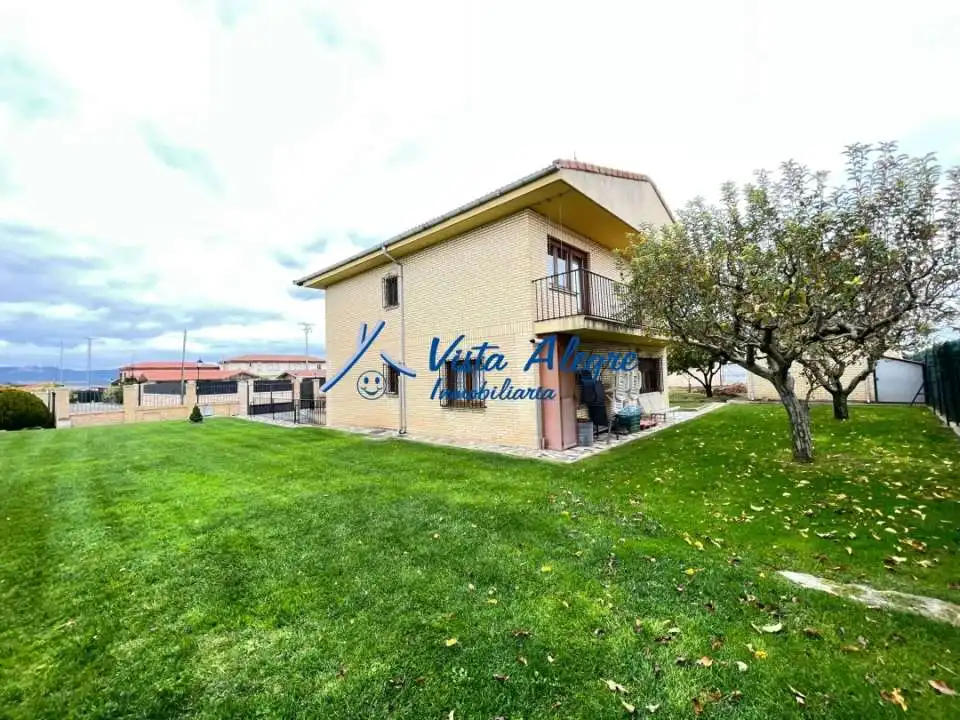 Vista exterior de Casa o chalet en venta en Cuzcurrita de Río Tirón con Calefacción, Jardín privado y Terraza