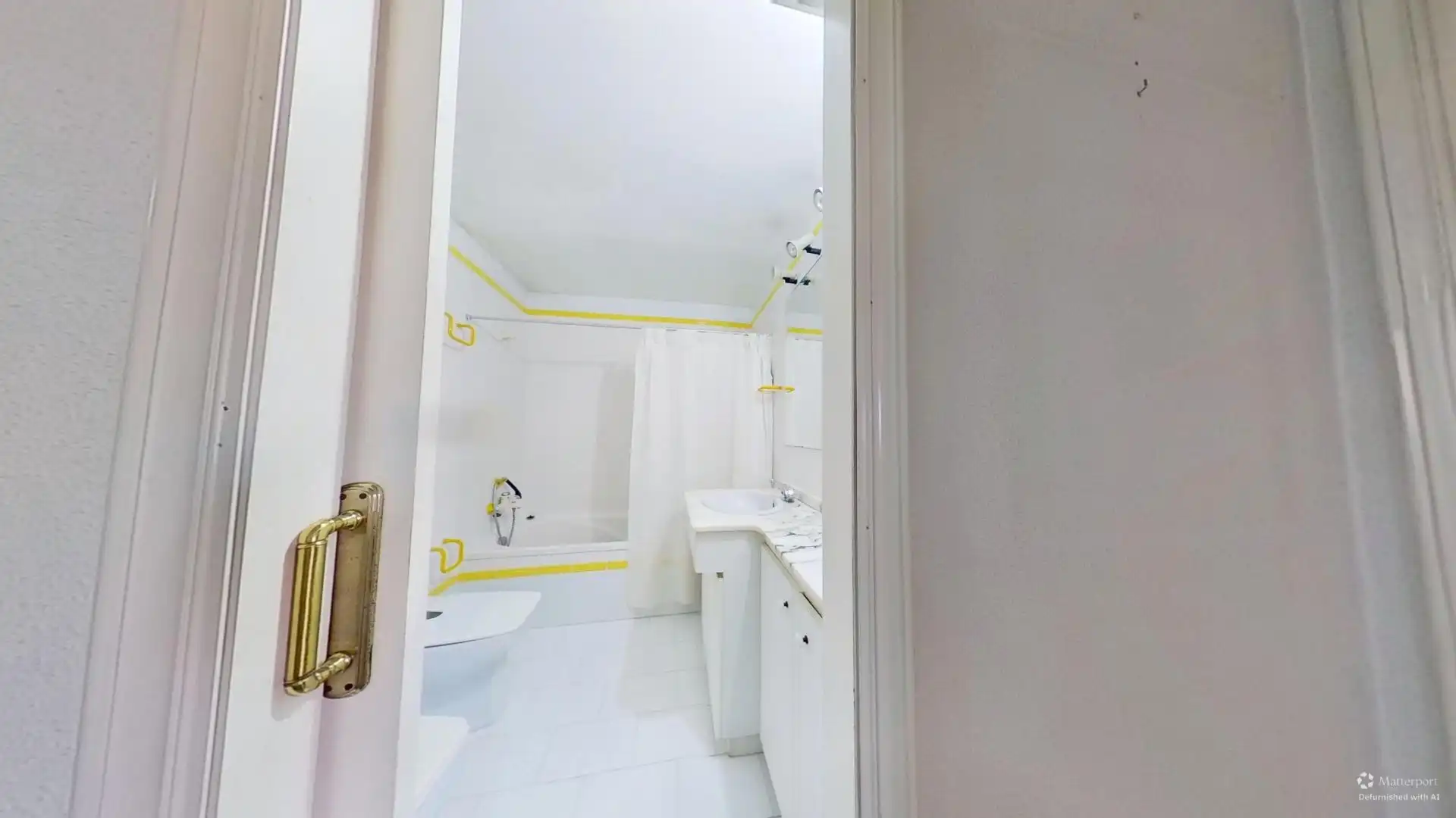 Bathroom of Flat for sale in Valencia  with Air Conditioner, Terrace and Storage room