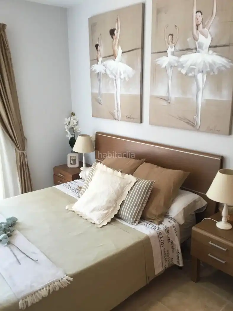 Flat with pool to rent in Carrer Arnau de Vilanova 4, imagen 2