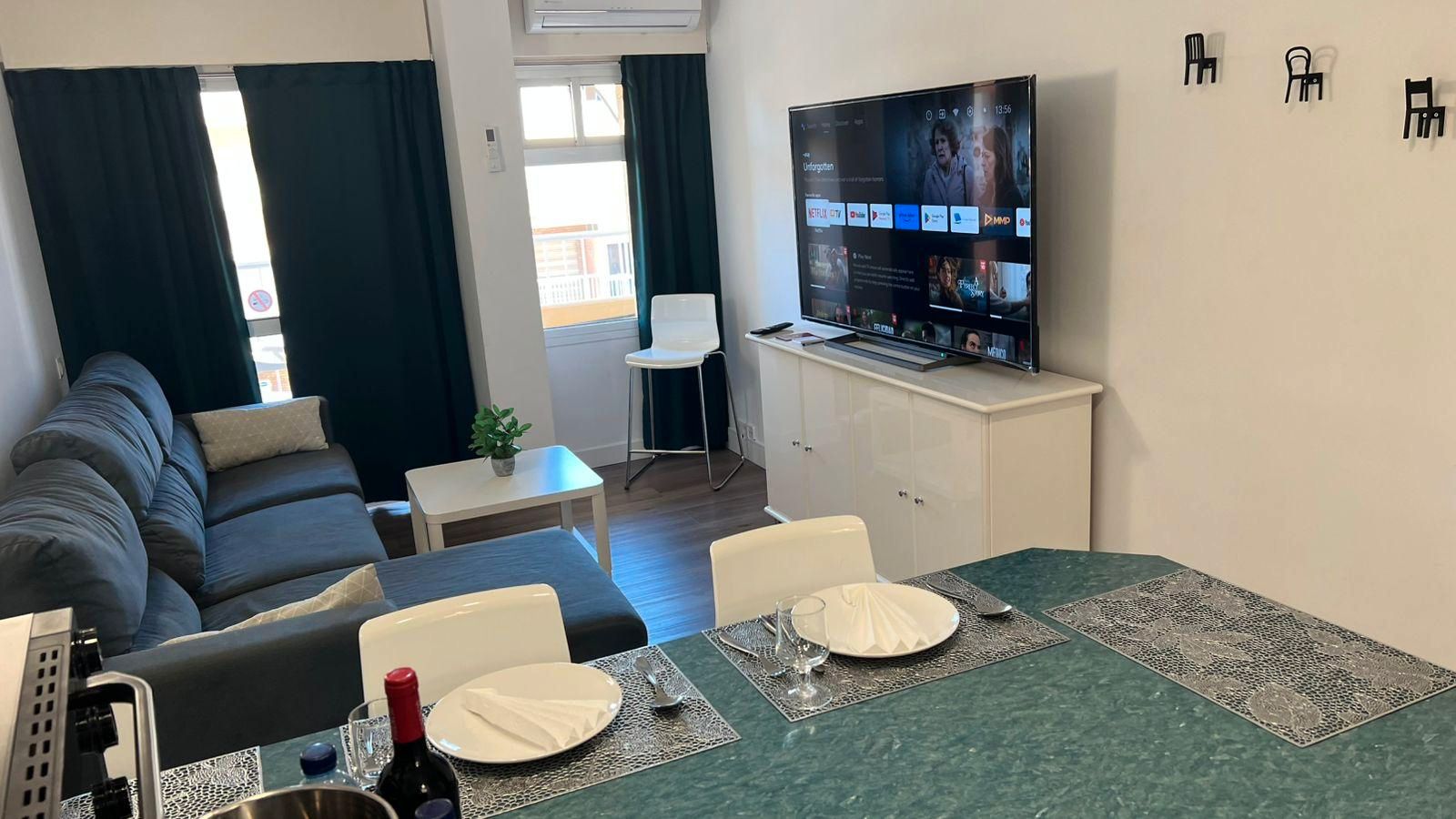Menjador de Apartament en venda en Benalmádena amb Aire condicionat, Terrassa i Moblat