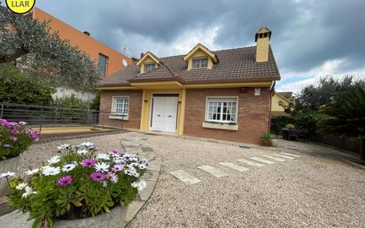 Vista exterior de Casa o xalet en venda en La Garriga amb Aire condicionat, Calefacció i Jardí privat