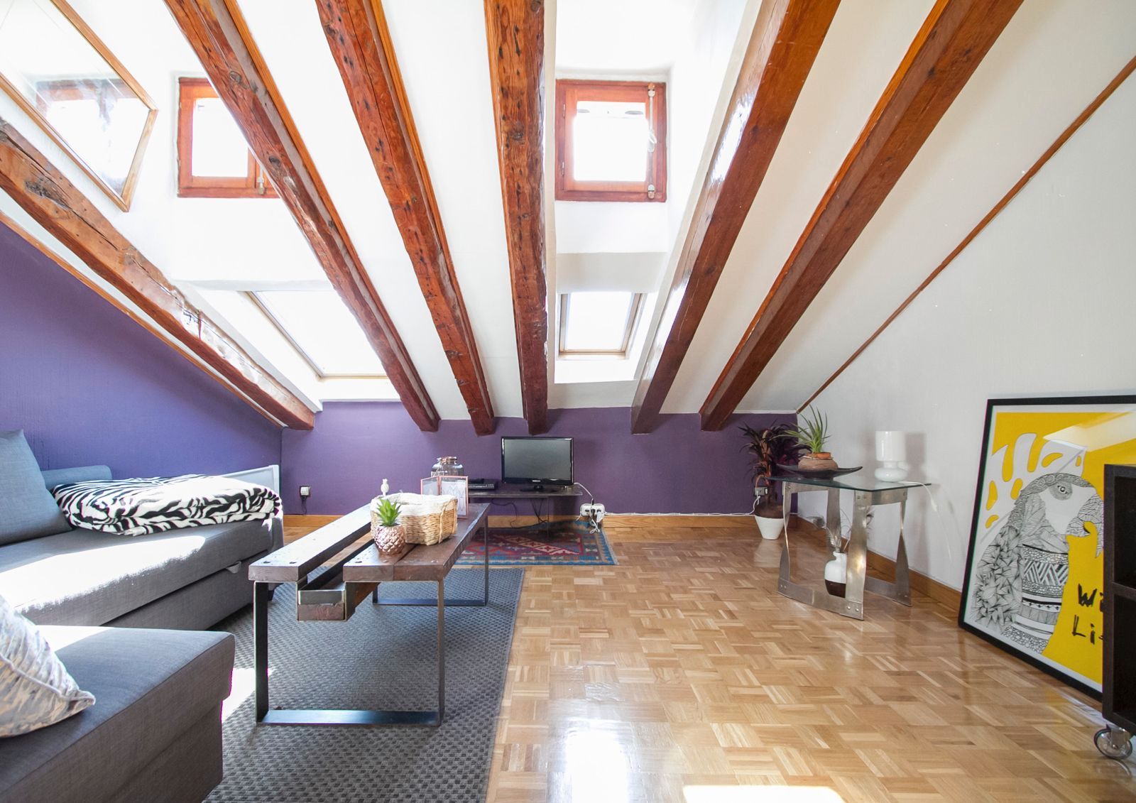 Sala d'estar de Apartament en venda en  Madrid Capital amb Calefacció, Parquet i Moblat