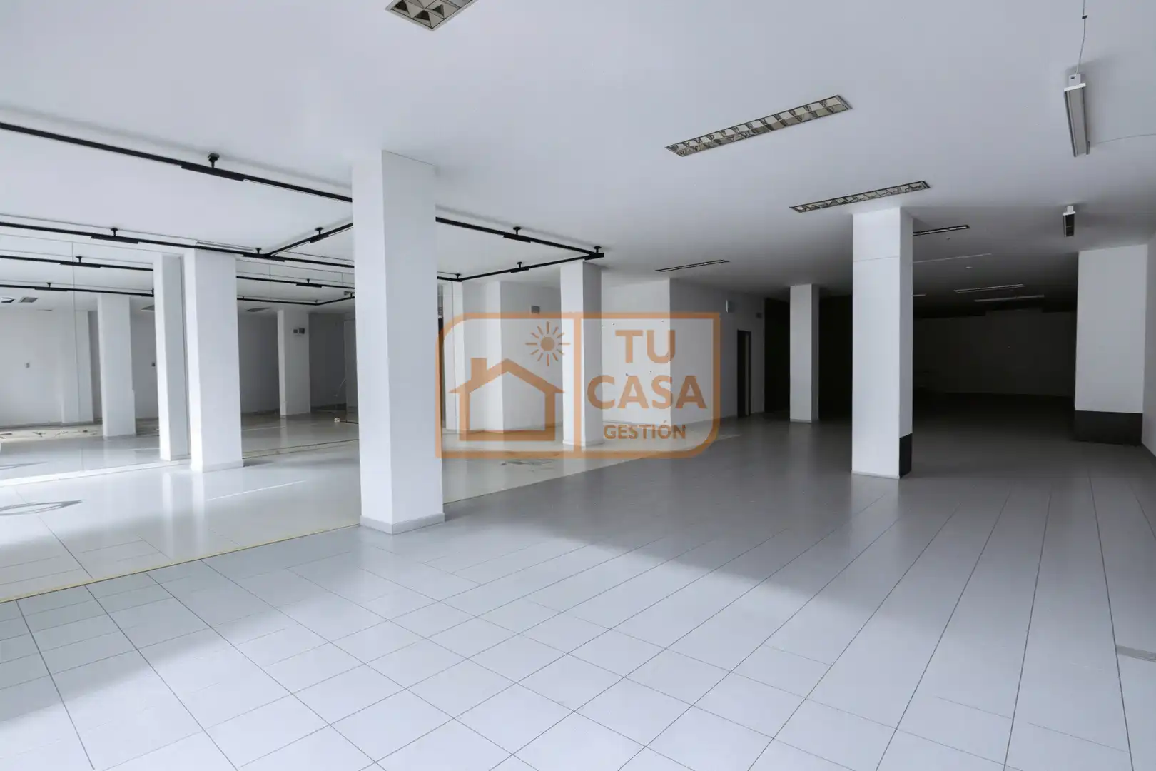 Local comercial en alquiler en Avenida de Hernán Cortés, imagen 3