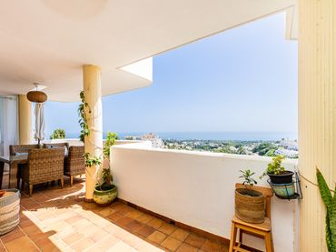 Apartamento con piscina en venta en Calahonda