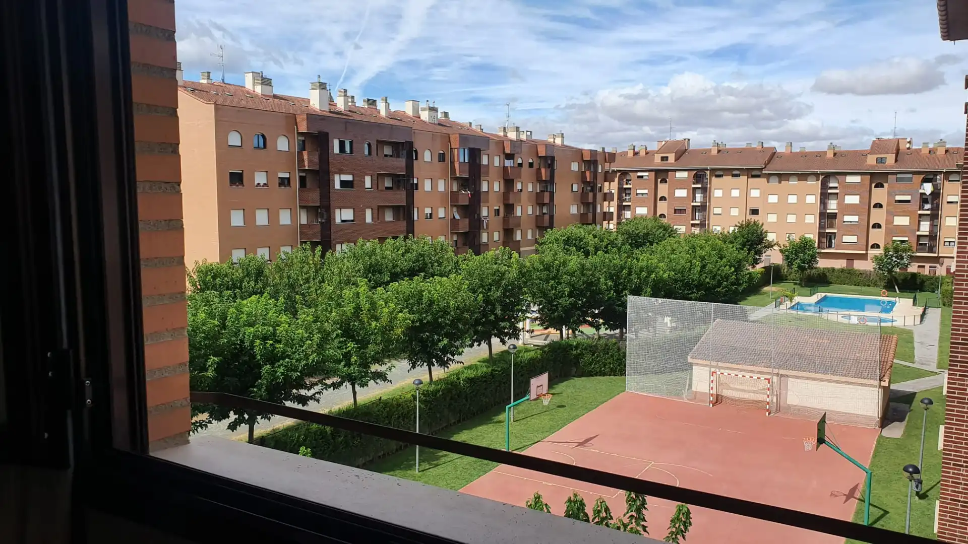 Pis amb piscina en venda a Calle Cuatro Caminos