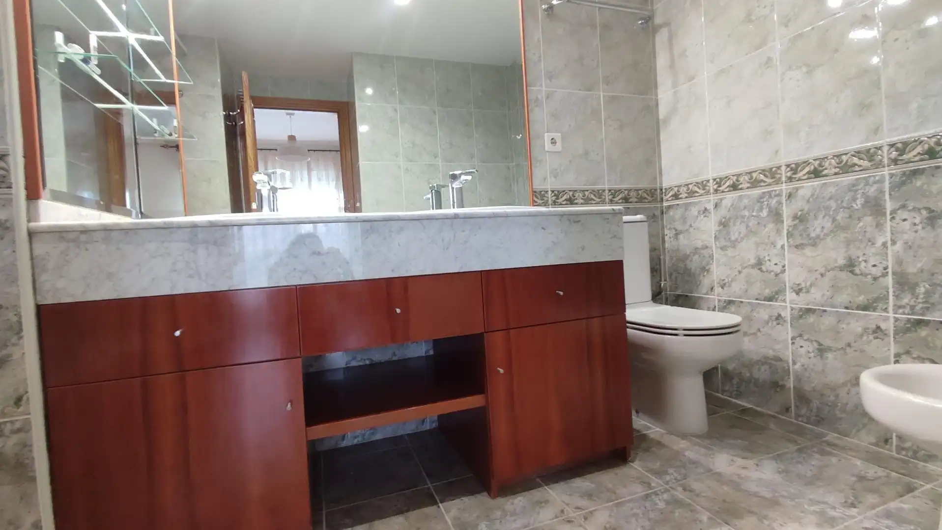 Baño de Casa adosada de alquiler en Zaragoza con Aire acondicionado, Calefacción y Jardín privado