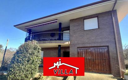 Vista exterior de Casa o xalet en venda en Ampuero amb Calefacció, Terrassa i Moblat