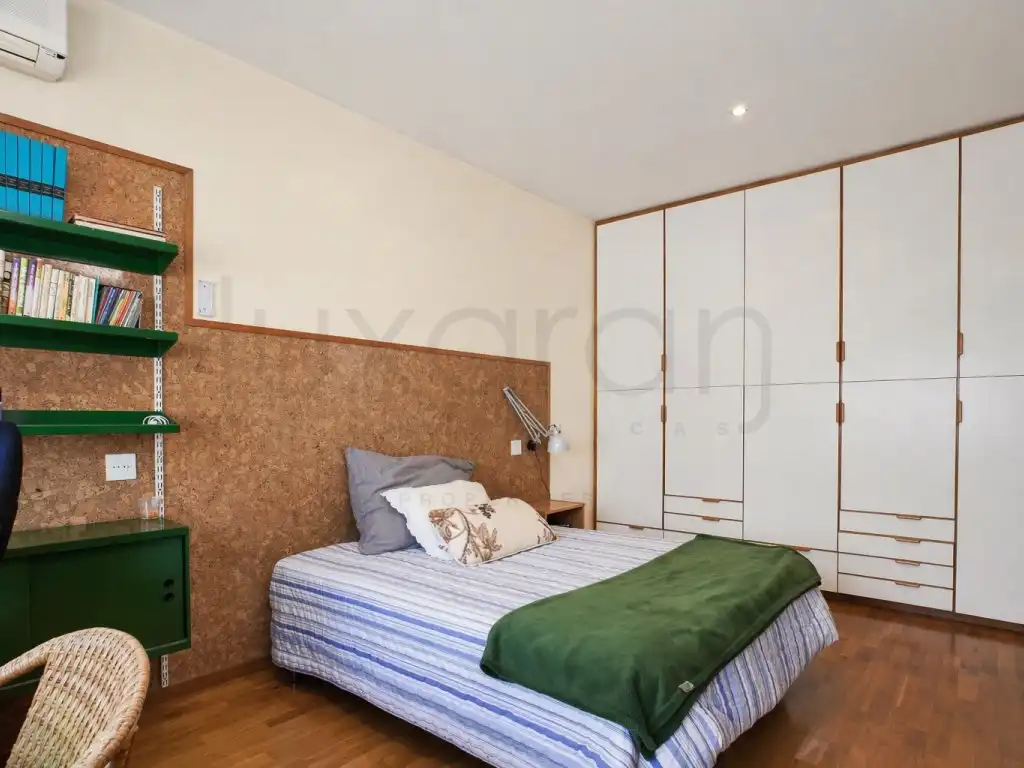 Bedroom of Attic for sale in Barcelona