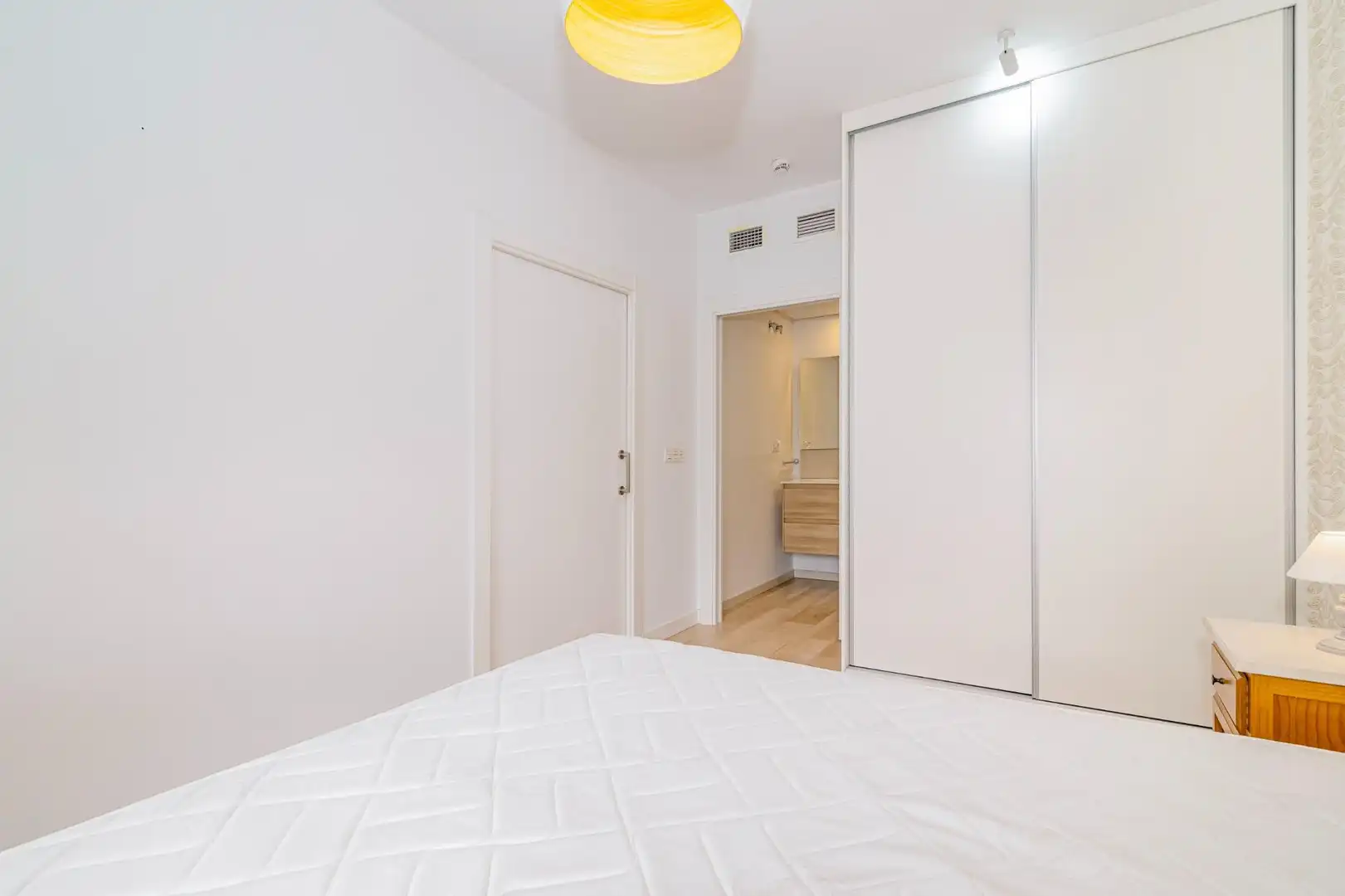 Schlafzimmer von Wohnungen zur Miete in Granada mit Klimaanlage, Heizung und Terrasse
