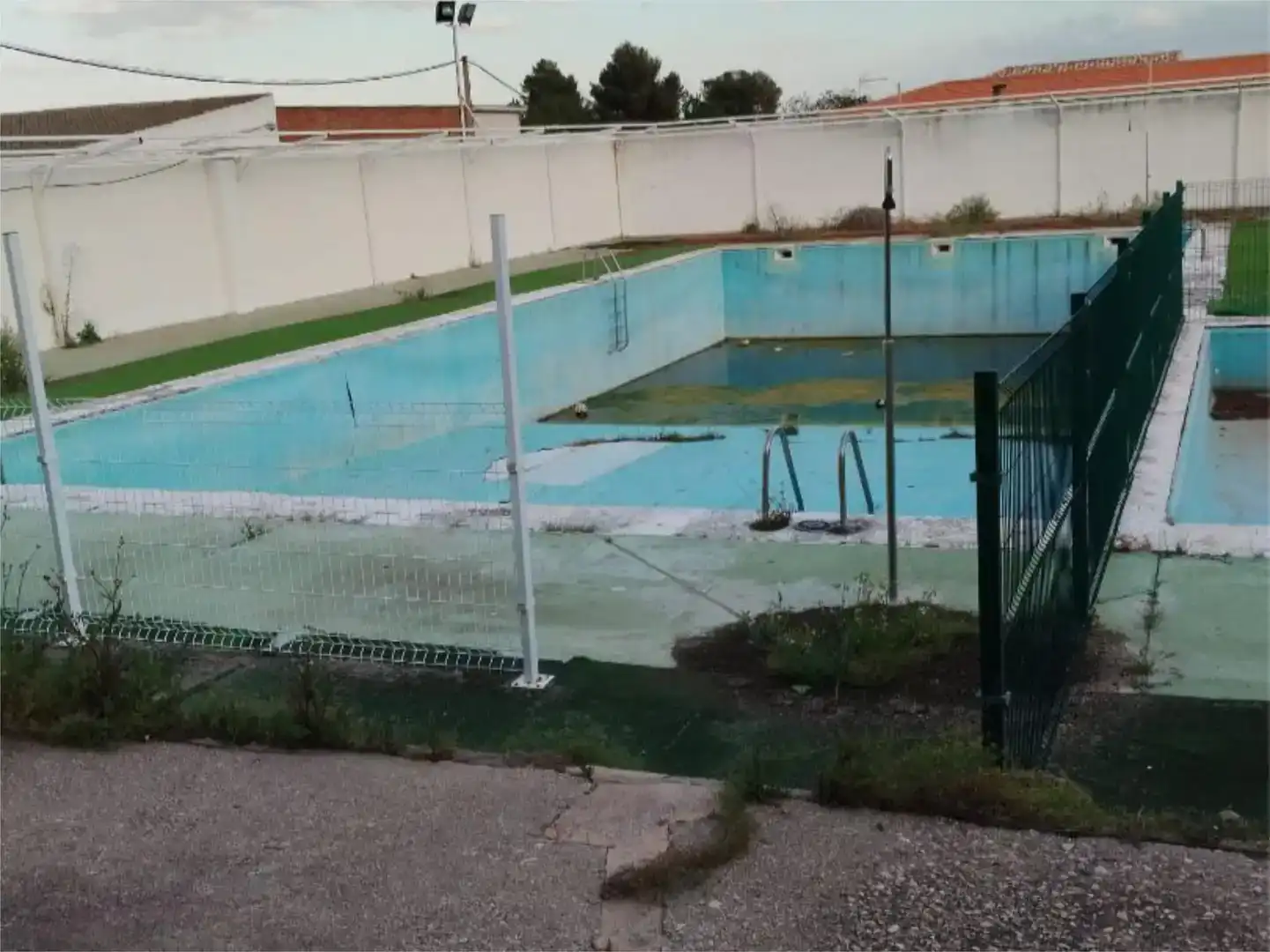 Swimming pool of Residential for sale in Quero