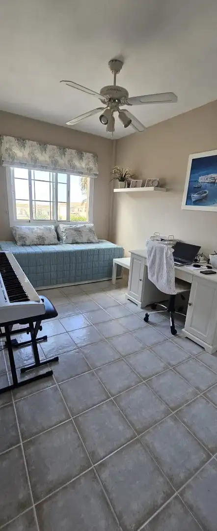 Schlafzimmer von Wohnung zum Verkauf in Arona mit Privatgarten, Möbliert und Ofen