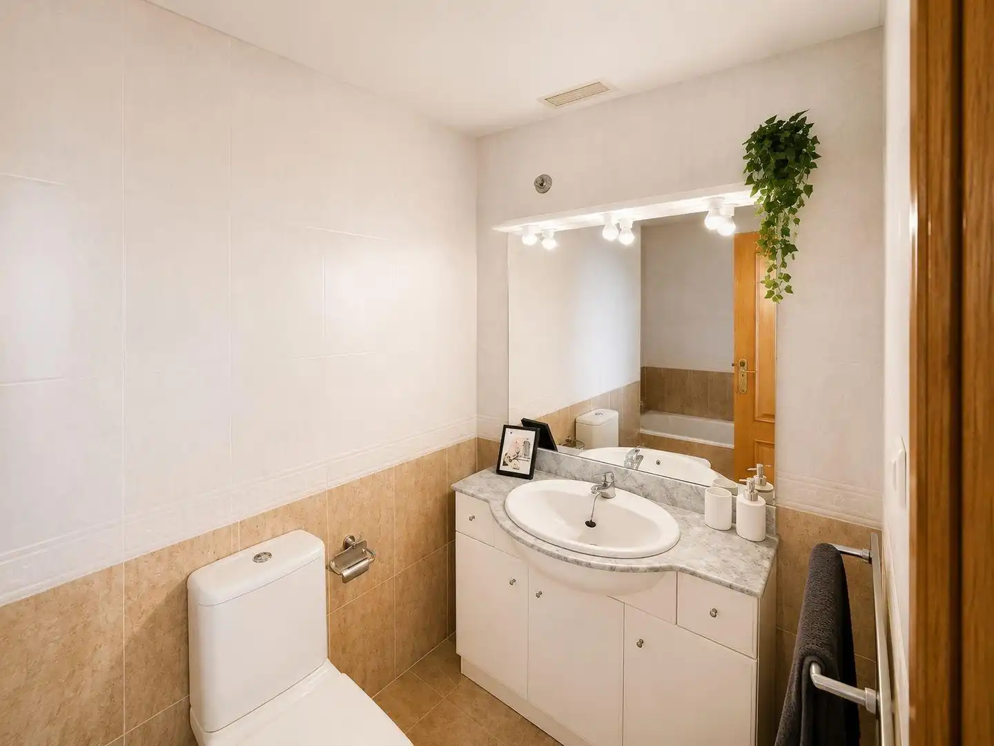 Baño de Piso en venta en Zaragoza con Calefacción y Balcón