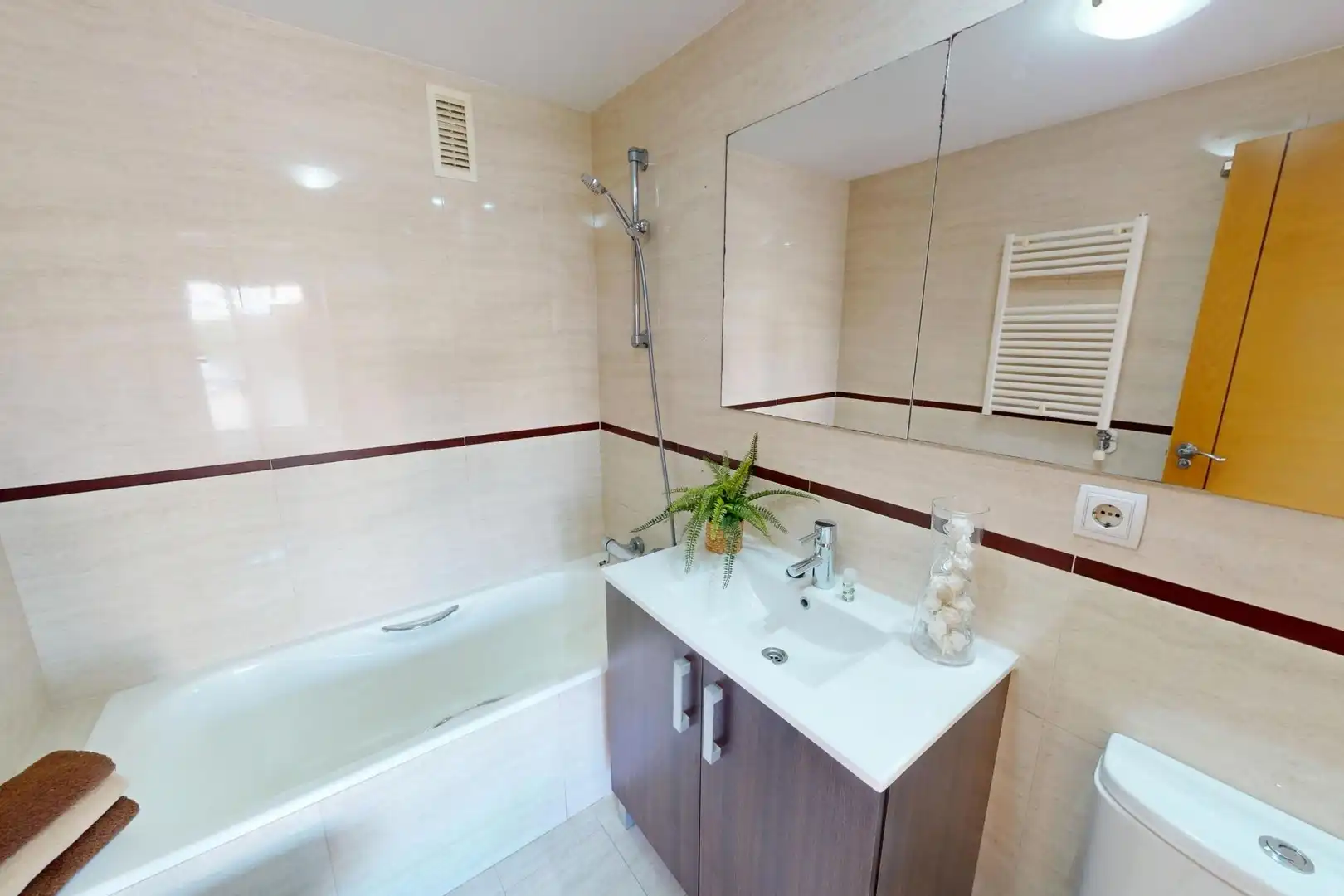 Bany de Pis en venda en Valencia amb Aire condicionat, Parquet i Piscina comunitària