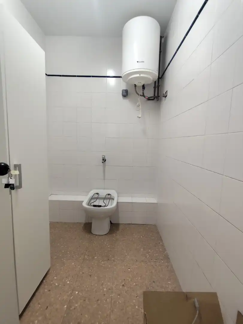 Badezimmer von Büro zur Miete in Barcelona mit Klimaanlage und Alarm