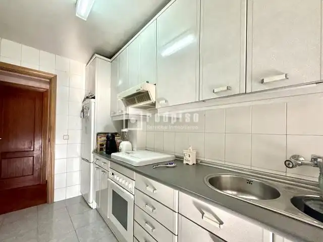 Cocina de Piso en venta en Madrid con Jardín privado, Parquet y Piscina