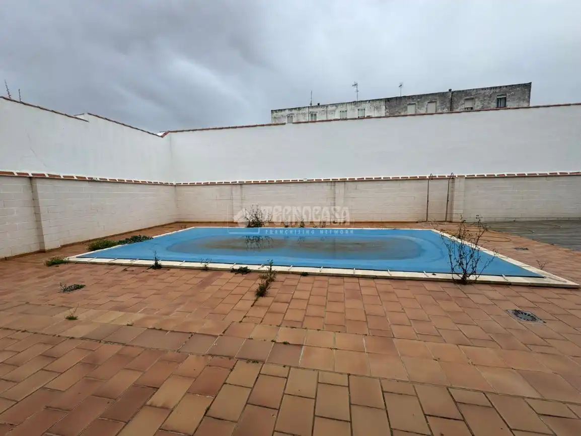 Schwimmbecken von Wohnung zum Verkauf in Villafranca de los Barros mit Klimaanlage, Heizung und Terrasse