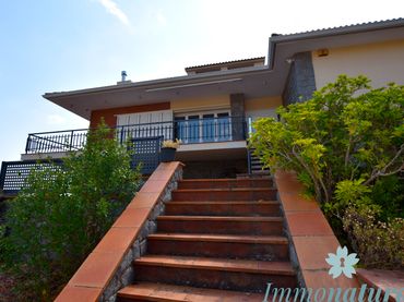 Villa con piscina in vendita a Segona Avinguda