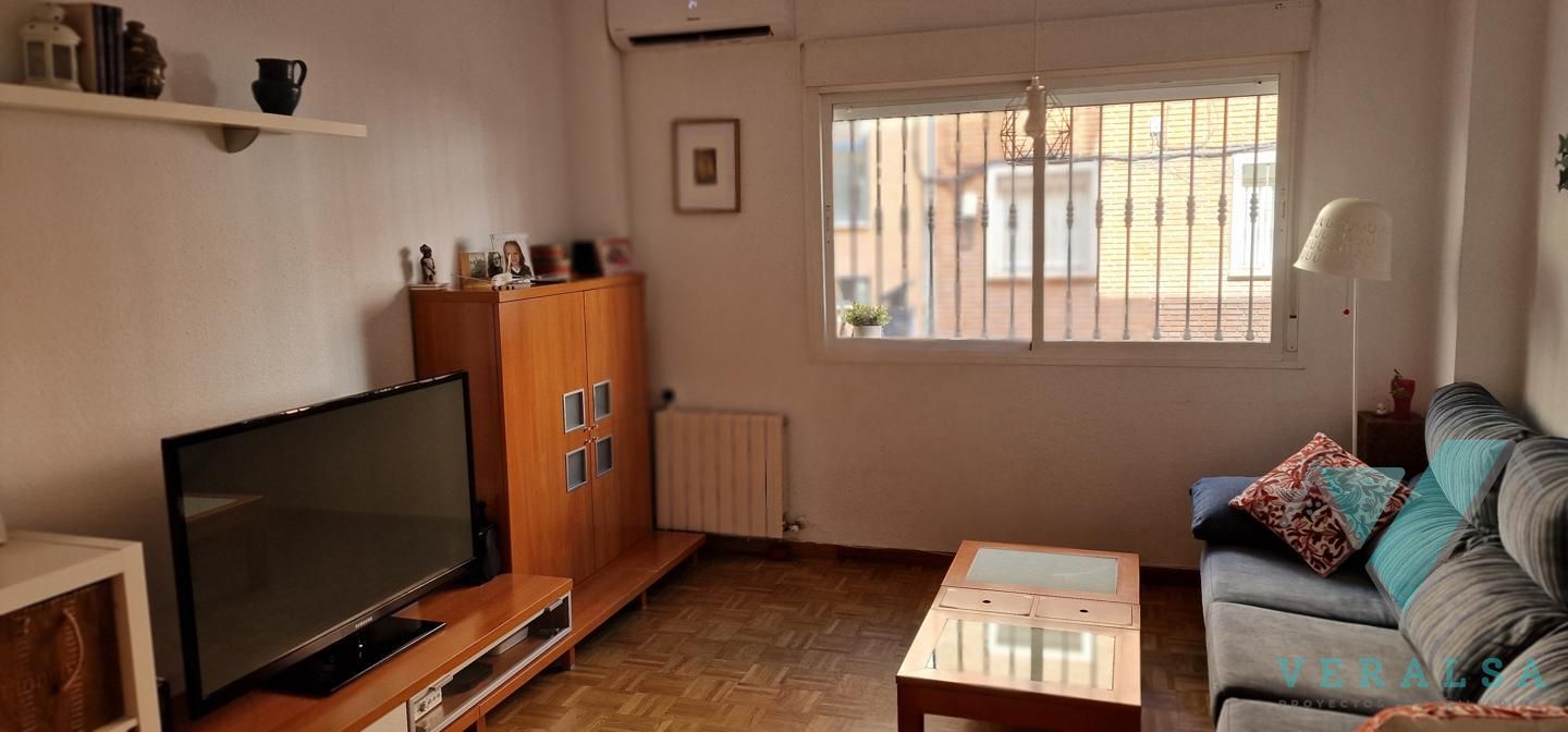 Sala d'estar de Pis en venda en  Madrid Capital amb Aire condicionat, Calefacció i Jardí privat