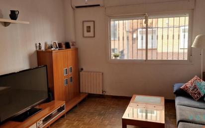 Sala d'estar de Pis en venda en  Madrid Capital amb Aire condicionat, Calefacció i Jardí privat