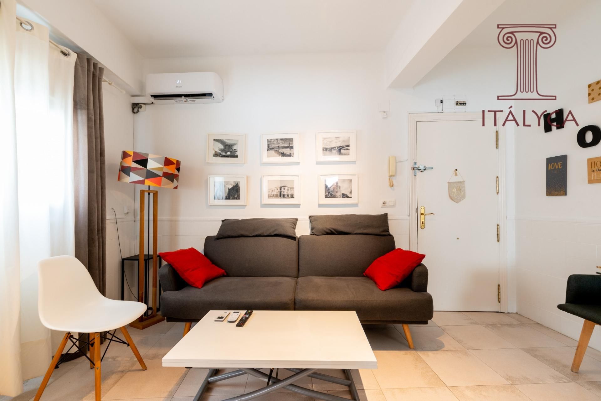 Living room of Flat for sale in  Sevilla Capital  with Air Conditioner and Heating