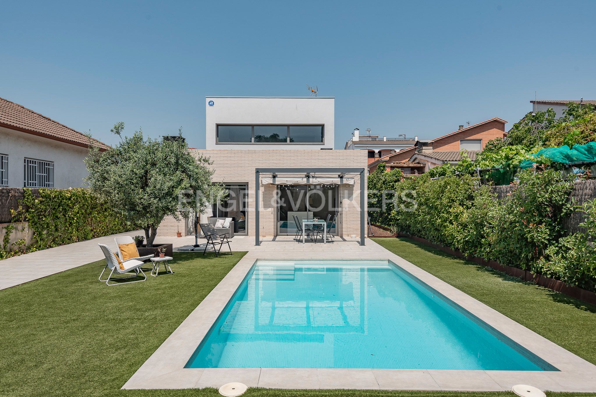 Vista exterior de Casa o xalet en venda en Parets del Vallès amb Aire condicionat, Calefacció i Jardí privat