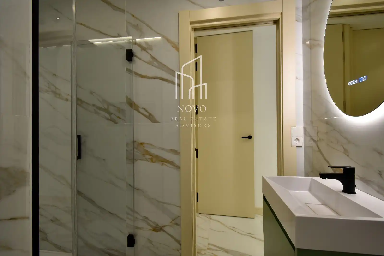 Baño de Piso en venta en Madrid con Calefacción, Horno y Lavadora