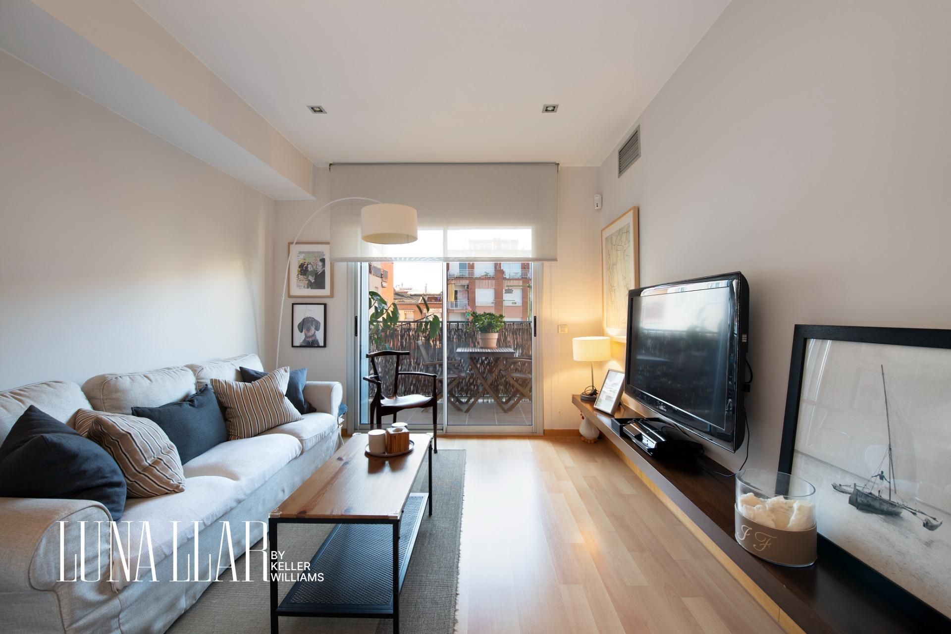 Sala d'estar de Dúplex en venda en Castelldefels amb Parquet, Terrassa i Balcó